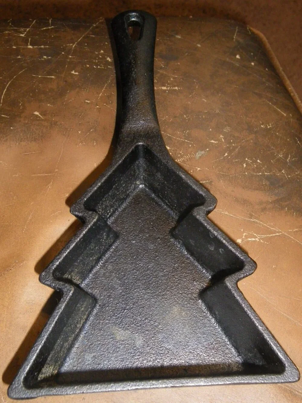 Small Cast Iron Evergreen Christmas Tree Mold Pan
